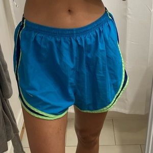 NIKE SHORTS